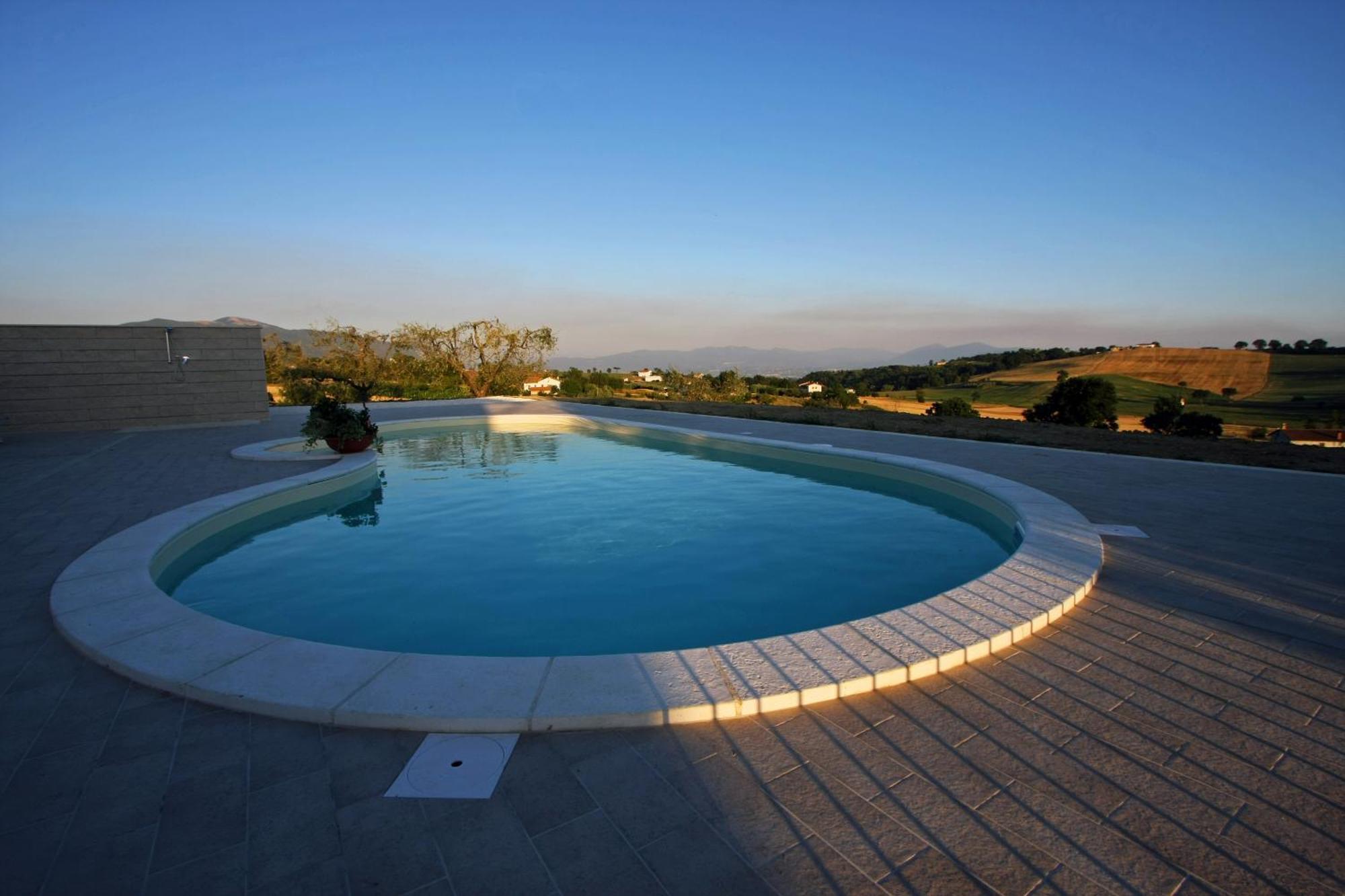 La Collina Del Girasole Villa Montecastrilli Luaran gambar