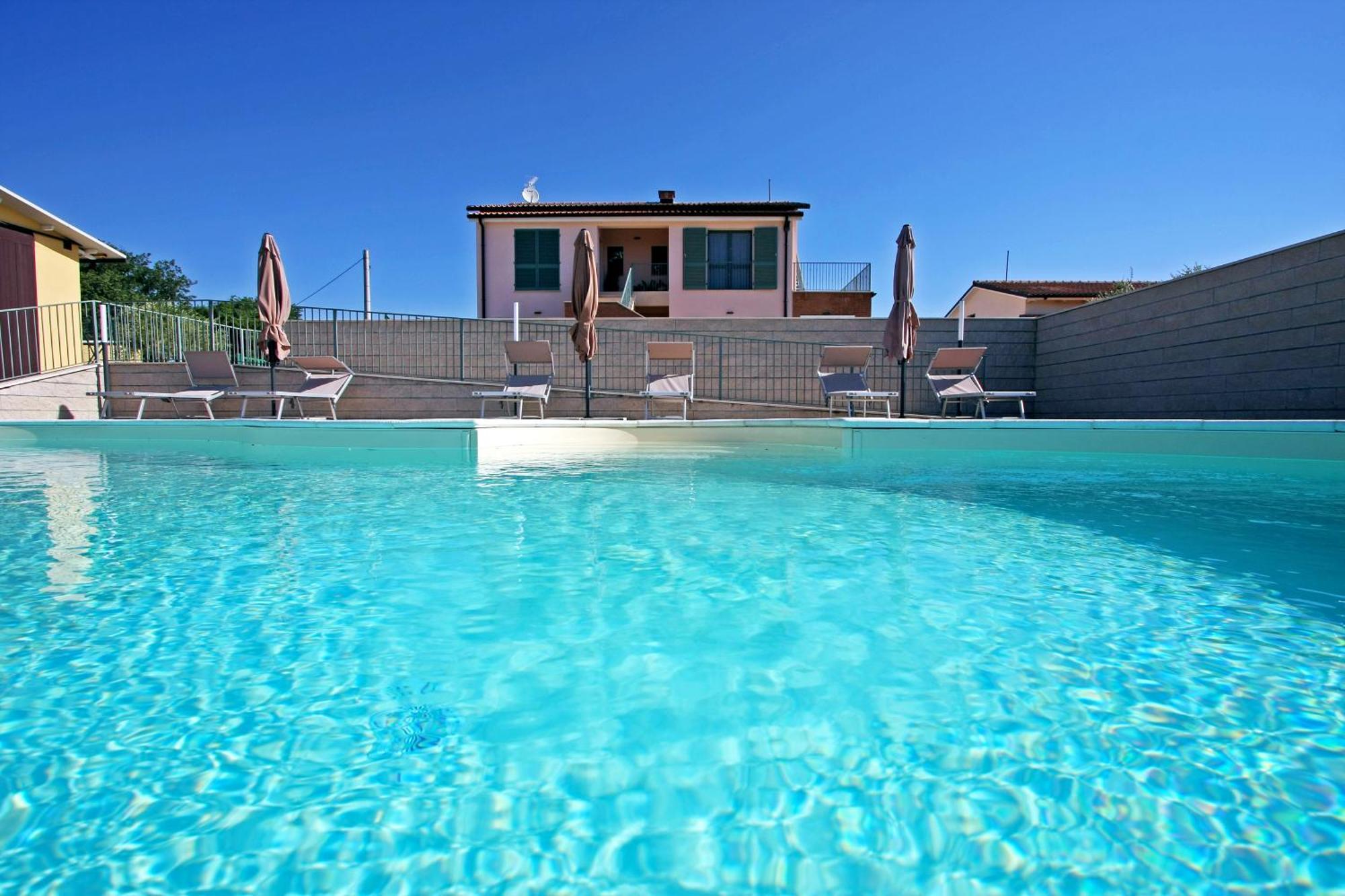 La Collina Del Girasole Villa Montecastrilli Luaran gambar