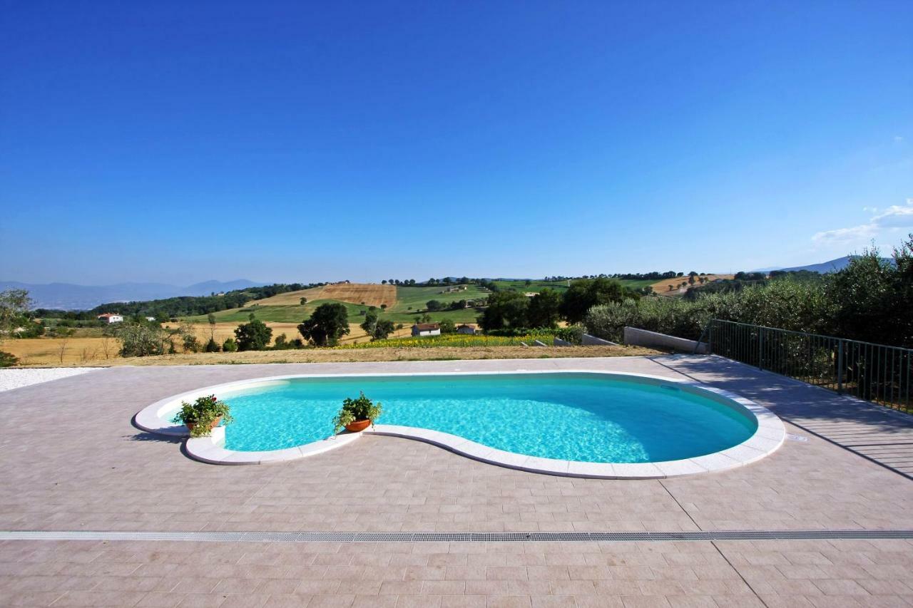 La Collina Del Girasole Villa Montecastrilli Luaran gambar