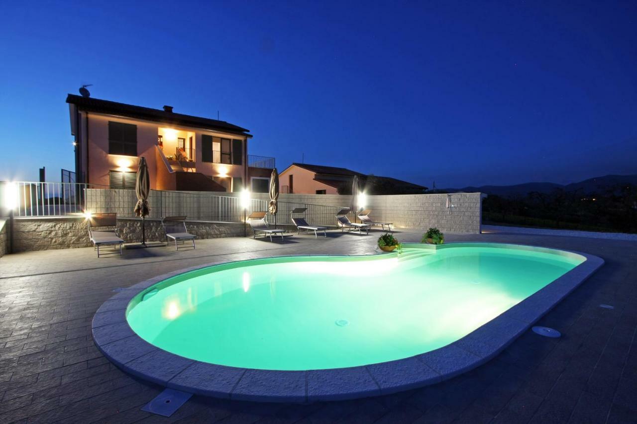 La Collina Del Girasole Villa Montecastrilli Luaran gambar