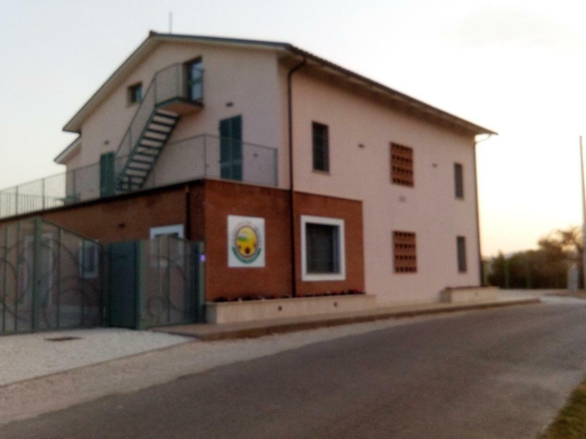 La Collina Del Girasole Villa Montecastrilli Luaran gambar